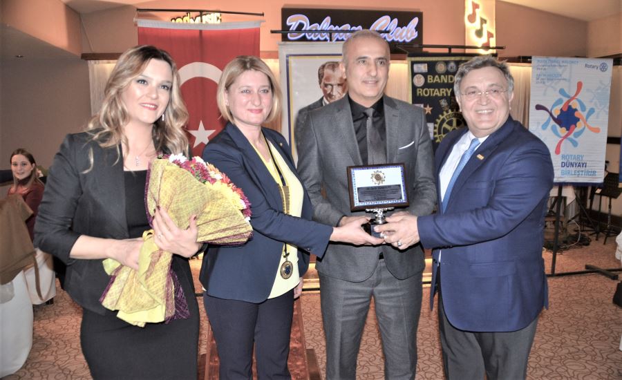 Dr. Gürsel Kurt’a Meslek Hizmet ödülü