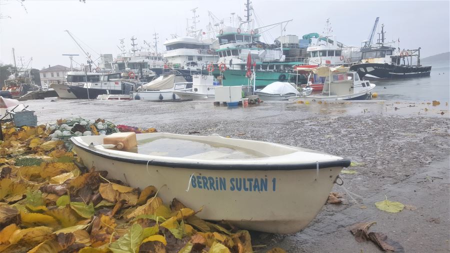 Erdek’te fırtına etkisi