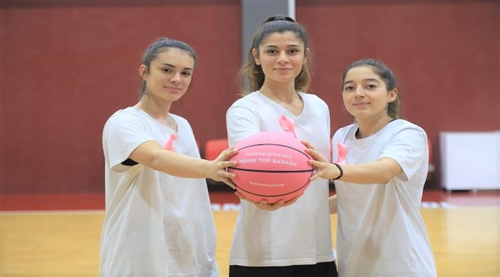 ‘Pembe Top’ Bandırmalı kızların elinde 