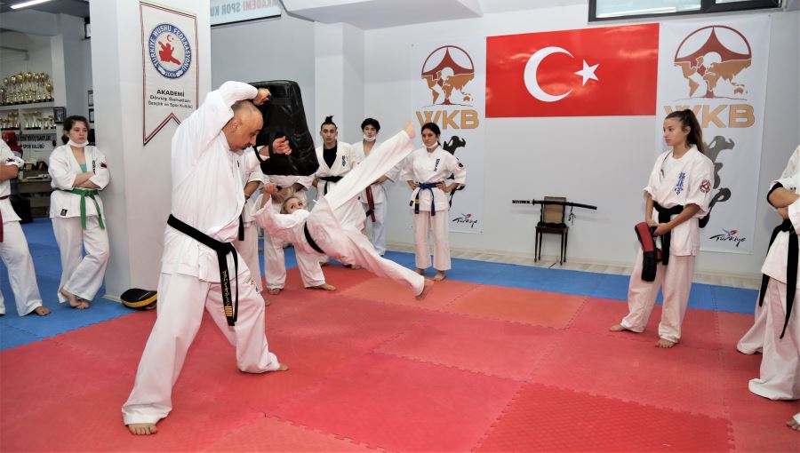 AKADEMİ SPORCULARINA SEMİNER