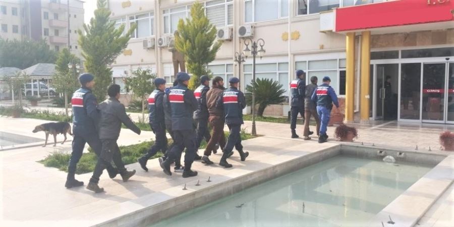 jandarma Aranan 22 Kişiyi Yakaladı.