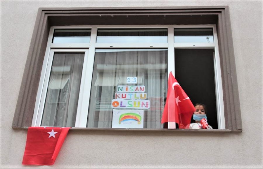 Penceredeki 23 Nisan
