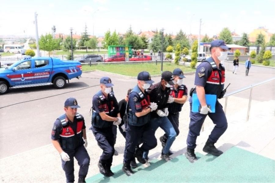 Aranan kişiler yakalandı