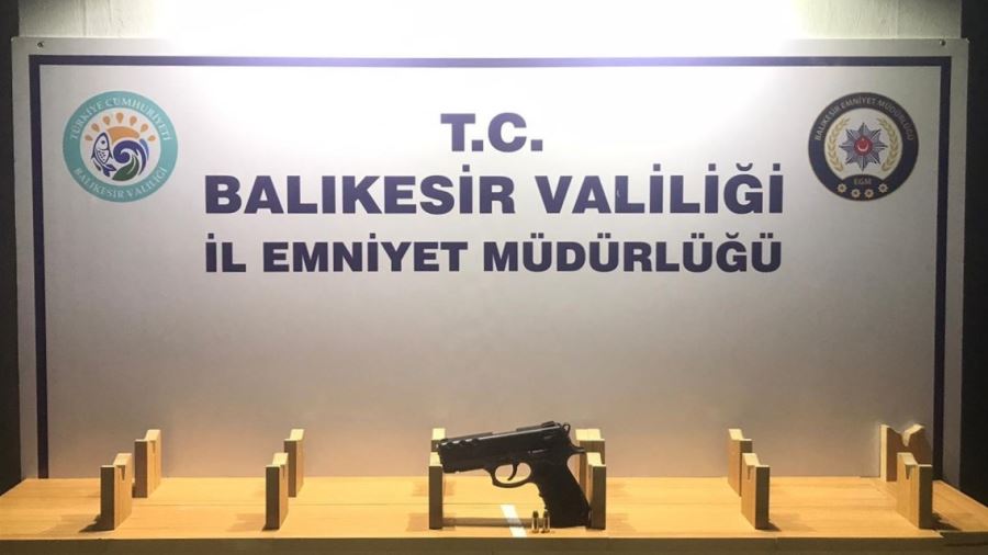 Ruhsatsız silahlar ele geçirildi