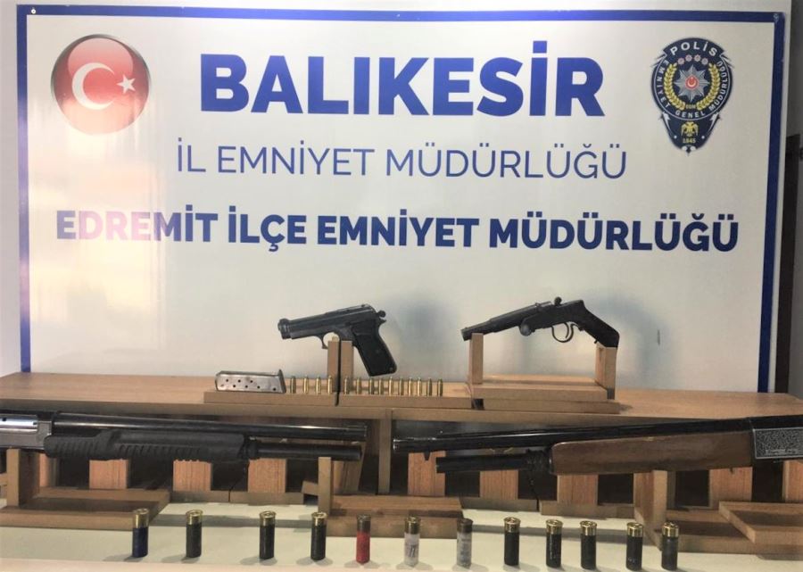 Edremit’te ruhsatsız silahlar