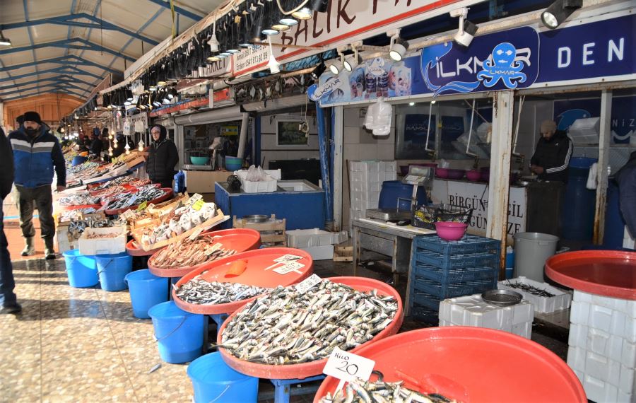 Balık Hali’nde fiyatlar düştü