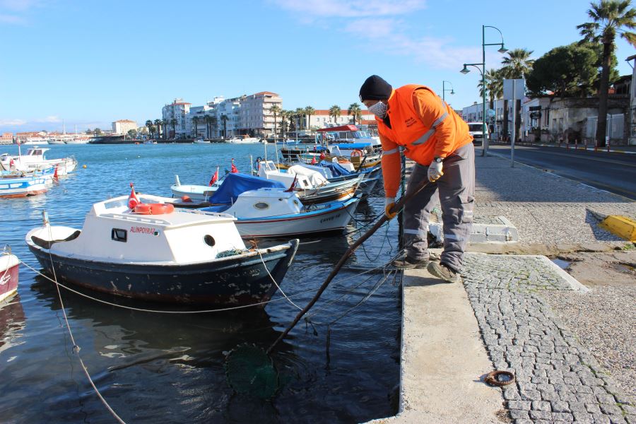 YAĞMUR VE RÜZGÂRLA GELENLER TEMİZLENDİ