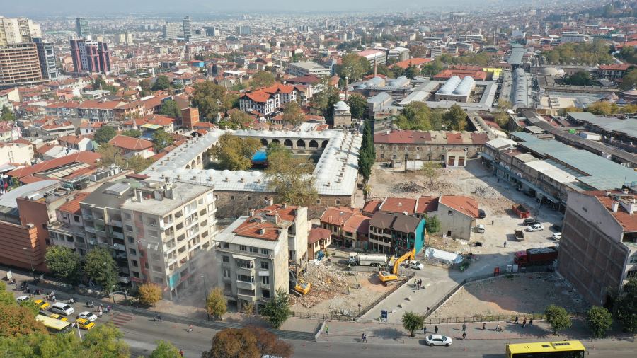 BURSA’DA BİNALAR YIKILIYOR, TARİH GÜN YÜZÜNE ÇIKIYOR