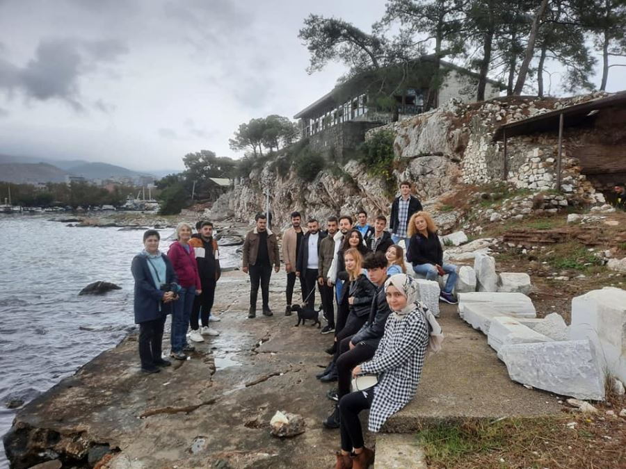 Erdek CHP öğrencilerin yanında