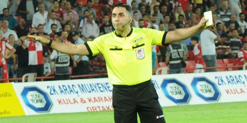 Eyvah, hakem Caner Ak!