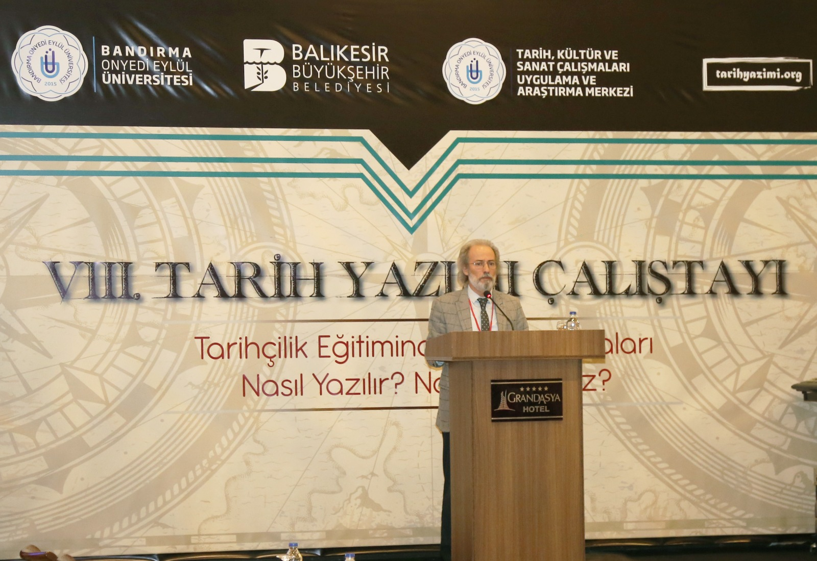 Ev Sahipliğimizde “VIII. Tarih Yazımı Çalıştayı” Düzenlendi