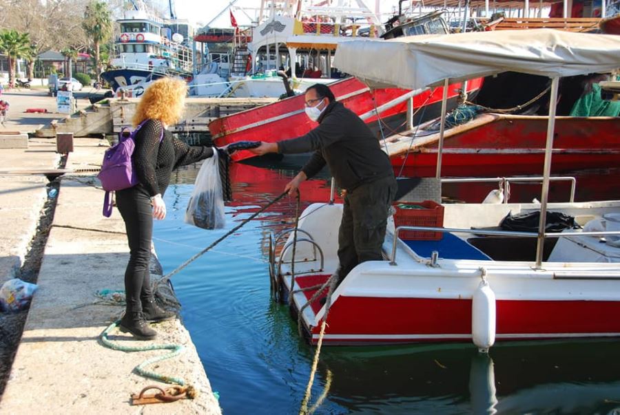 Erdek’li balıkçılara polar ve bere