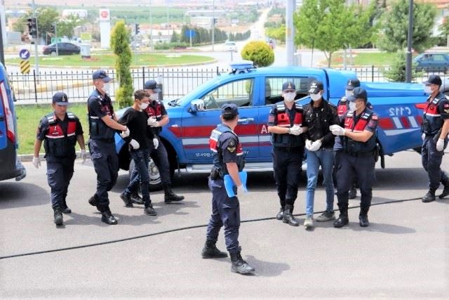 Bandrolsüz içki üretiminde yol aldık