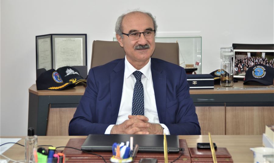 Prof. Dr.  Sarı, Çekirge’nin köşe yazısında