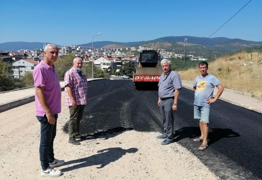 Erdek’te yol asfaltları sürüyor