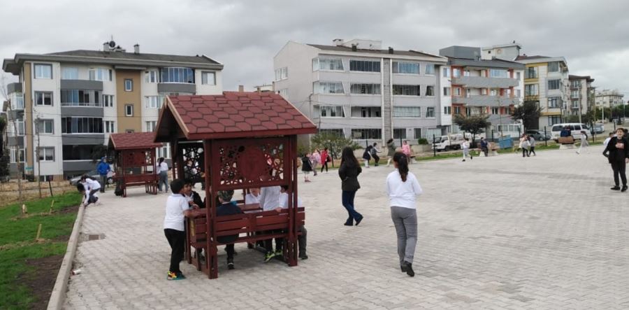 Cumhuriyet İlkokulu bahçesine yeni düzenleme