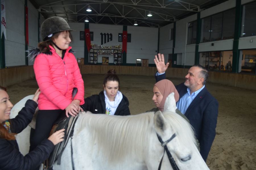 AK Parti İlçe Başkanı Mehmet Doğan Engelliler Günü dolayısı ile açıklamada bulundu.