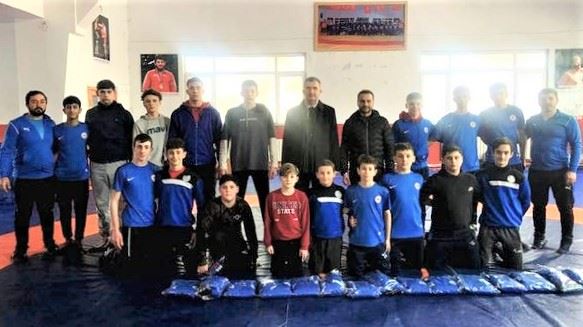 OKUL AİLE BİRLİĞİNDEN GÜREŞÇİLERE AŞOFMAN