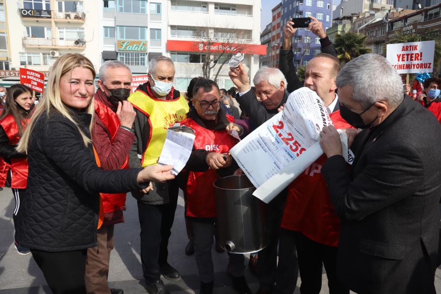 Elektrik faturalarını yaktılar