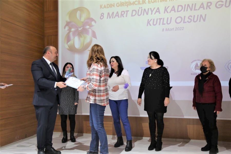 90 kadın katıldı