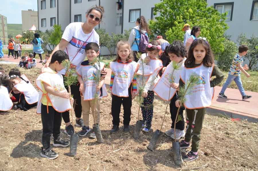 “Minik eller” fidanla buluştu