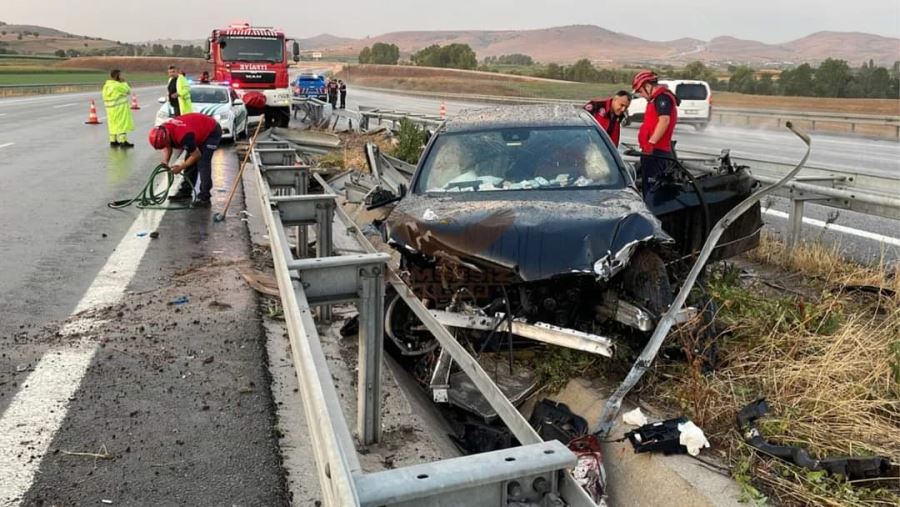 Mercedes orta refüje girdi, aile bitti