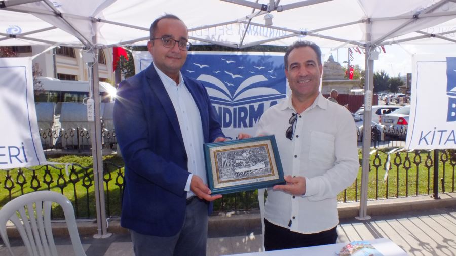 Yılmaz Arı’dan kitap imzası