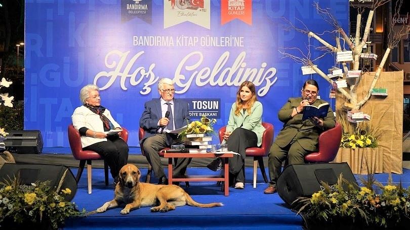 Köpek, edebiyat söyleşisinde