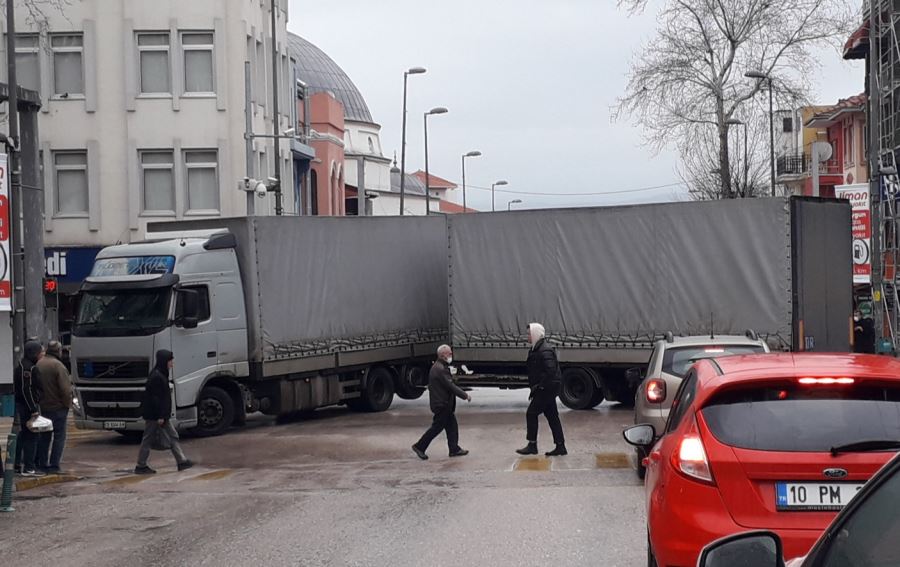 Şehir içi trafiğini çıldırtan TIR