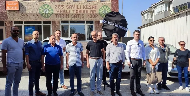 Trakya Birlik önünde siyah çelenkli protesto