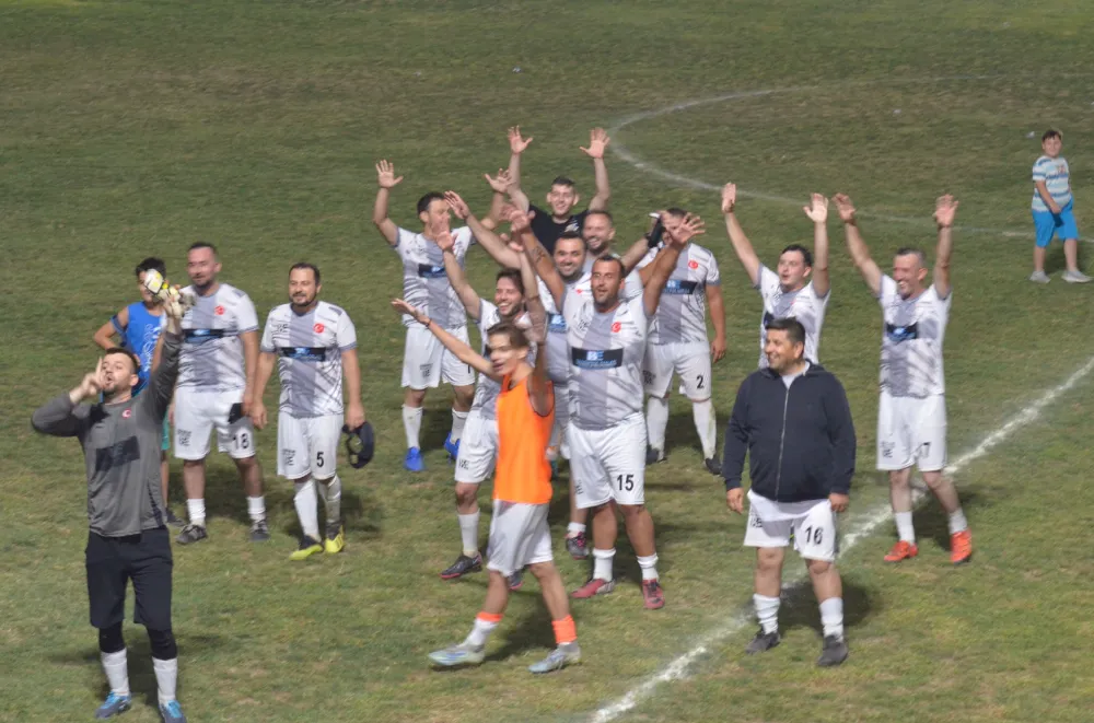 Cennet arena Alev Alev spor heyecanıyla yanıyor. 