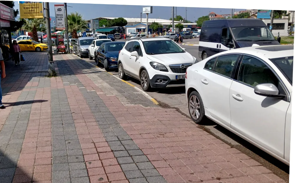 OTOBÜS DURAĞI KALKTI ÖZEL ARAÇ PARKI OLDU