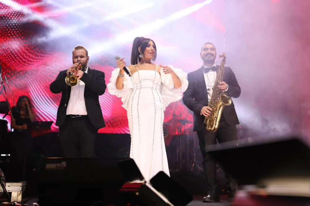 Bandırma’da Cumhuriyet Coşkusu: Işın Karaca Sahne Aldı.