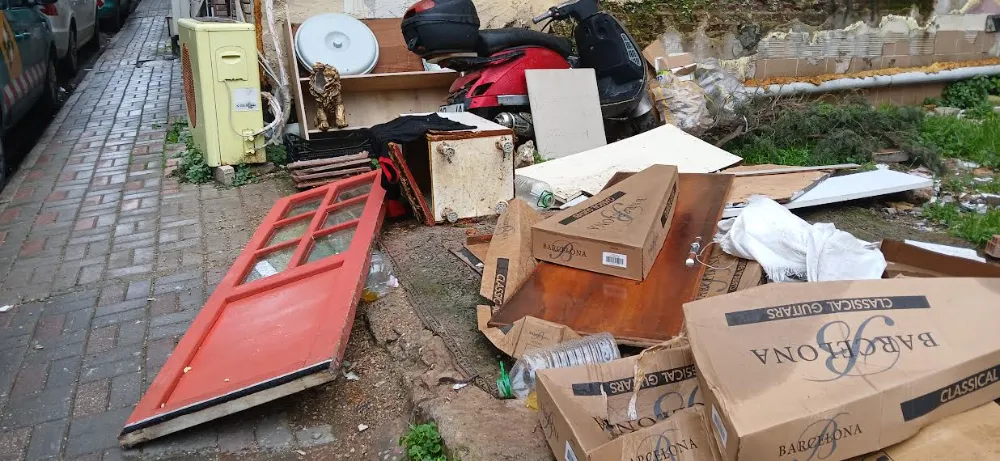  10 JA 827  PLAKALI ÇÖPLÜK 