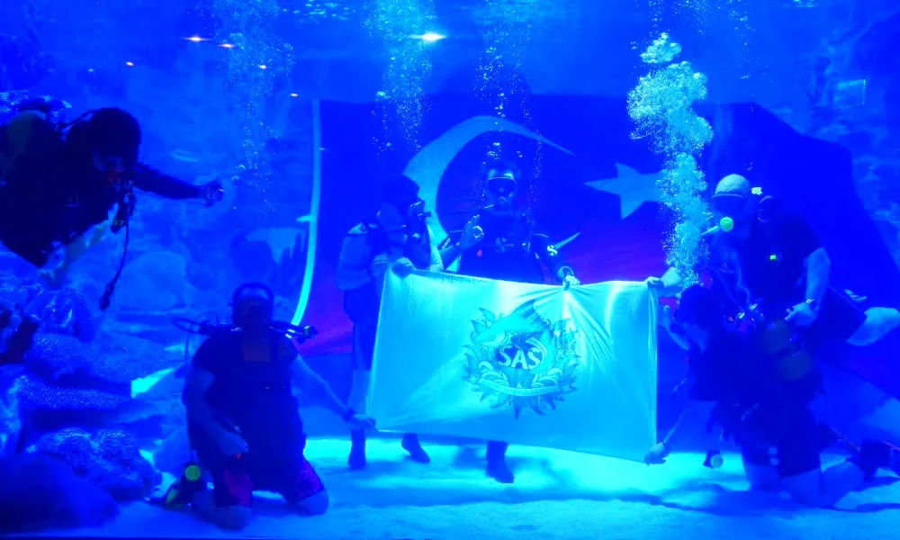 Mavi derinliklerde engel yok