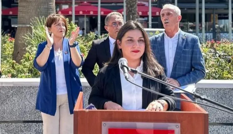 Çetinkaya, Üniversite gençliğinin yanında durdu.