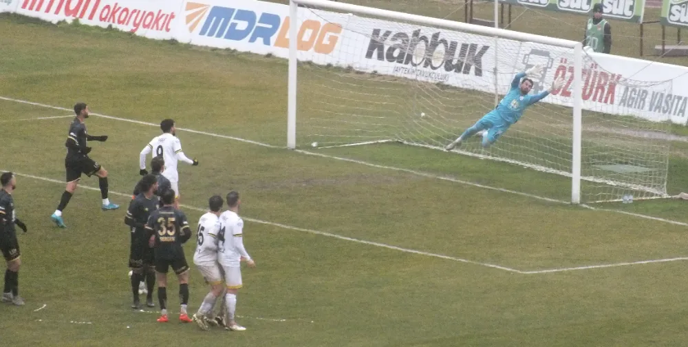 Bandırmaspor, Uğur Okulları İstanbulspor’u penaltıyla geçti