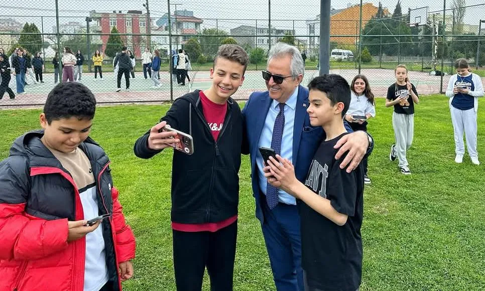 BAŞKAN MİRZA, HÜRRİYET PARKI’NDA GENÇLERLE BULUŞTU