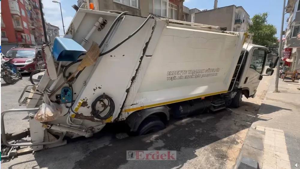 Erdek’te yeni yapılan yol çöktü!