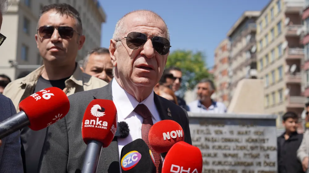 Ümit Özdağ, Talat Paşa Anıtı önünde konuştu