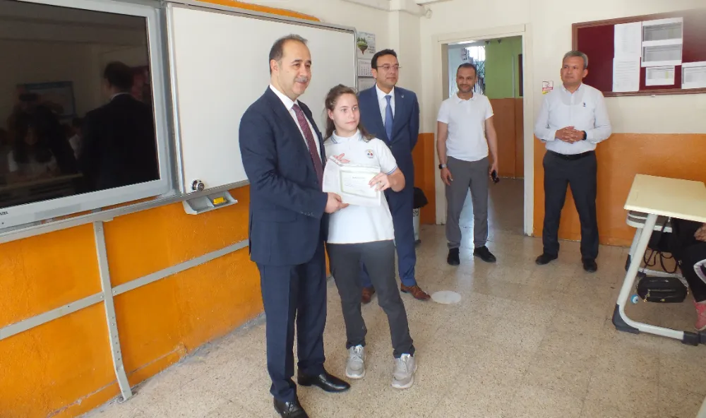 Eti Maden Ortaokulu’nda karneler Aksakal ve Aslan’dan 