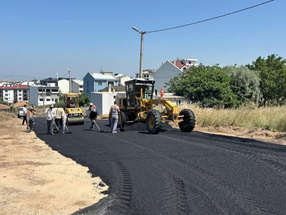 BANDIRMA BELEDİYESİ ASFALT ÇALIŞMALARINA HIZ KESMEDEN DEVAM EDİYOR