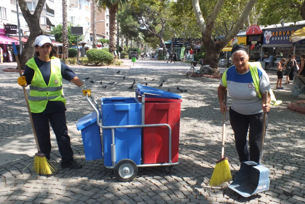 Erdek’te iki üniversite bitiren kadın temizlik işçisi