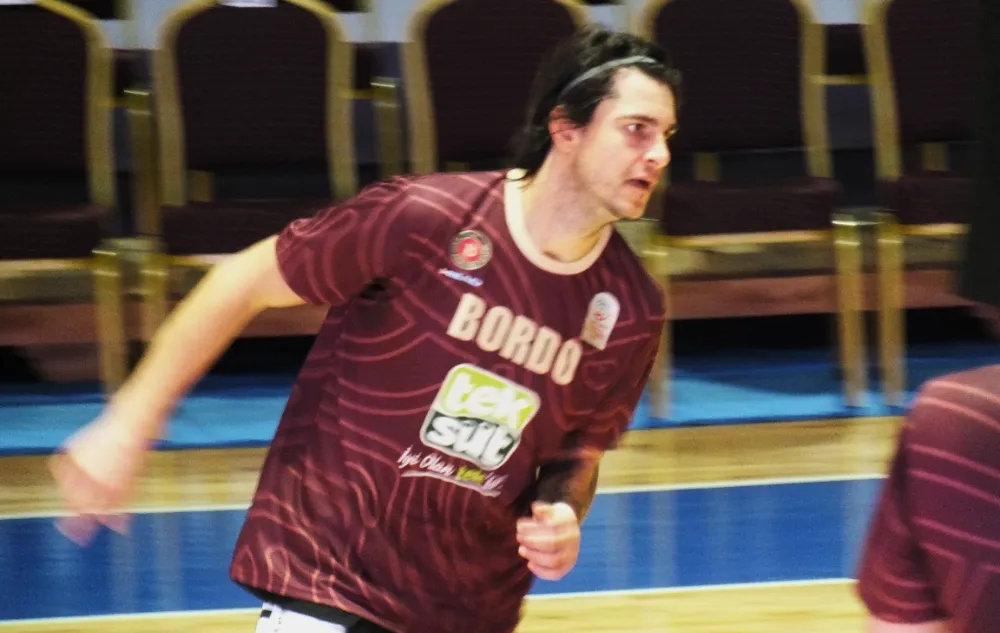 Özgür Şahin Bordo’da!