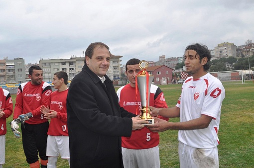 Erdekspor Şampiyonluk kupasını aldı.