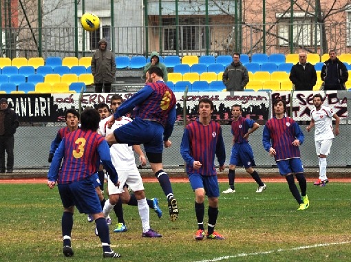 Erdekspor evinde vurgun yedi.