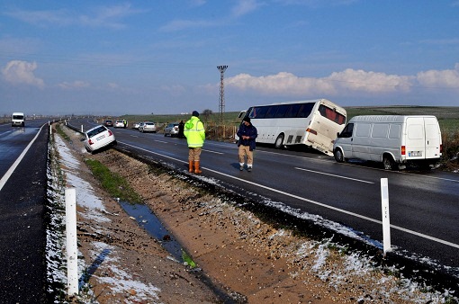 Yollar Buz Pisti gibi oldu.