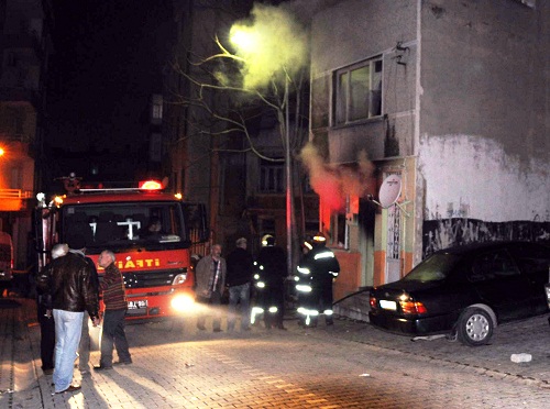 Garibanın evi yandı.