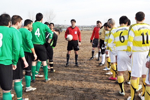 Edincikspor süper küme yolunda rakip tanımıyor.