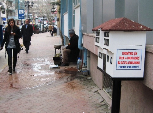 Halka açıldılar.